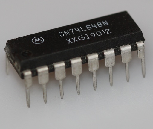 [132532] BCD to 7-segment decoder/driver with Internal Pullups DIP-16