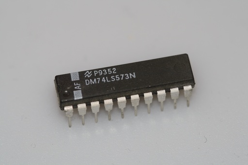 [132884] Octal D-type edge-triggered flip-flop DIP-20