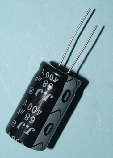 [133914] El-Capacitor 68µF/400V-P7,5-18X33