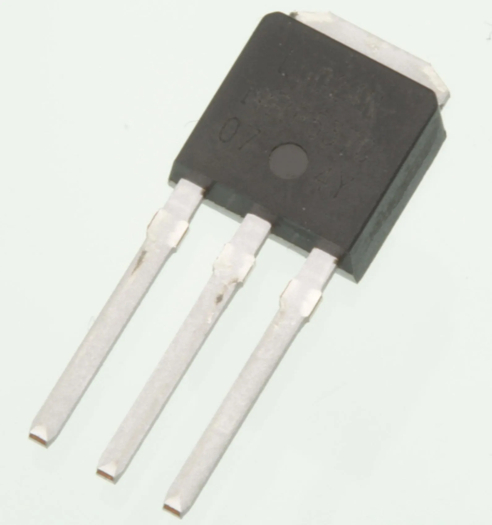 [78049] N-LogL 55V 17A 45W 0,065R TO251AA