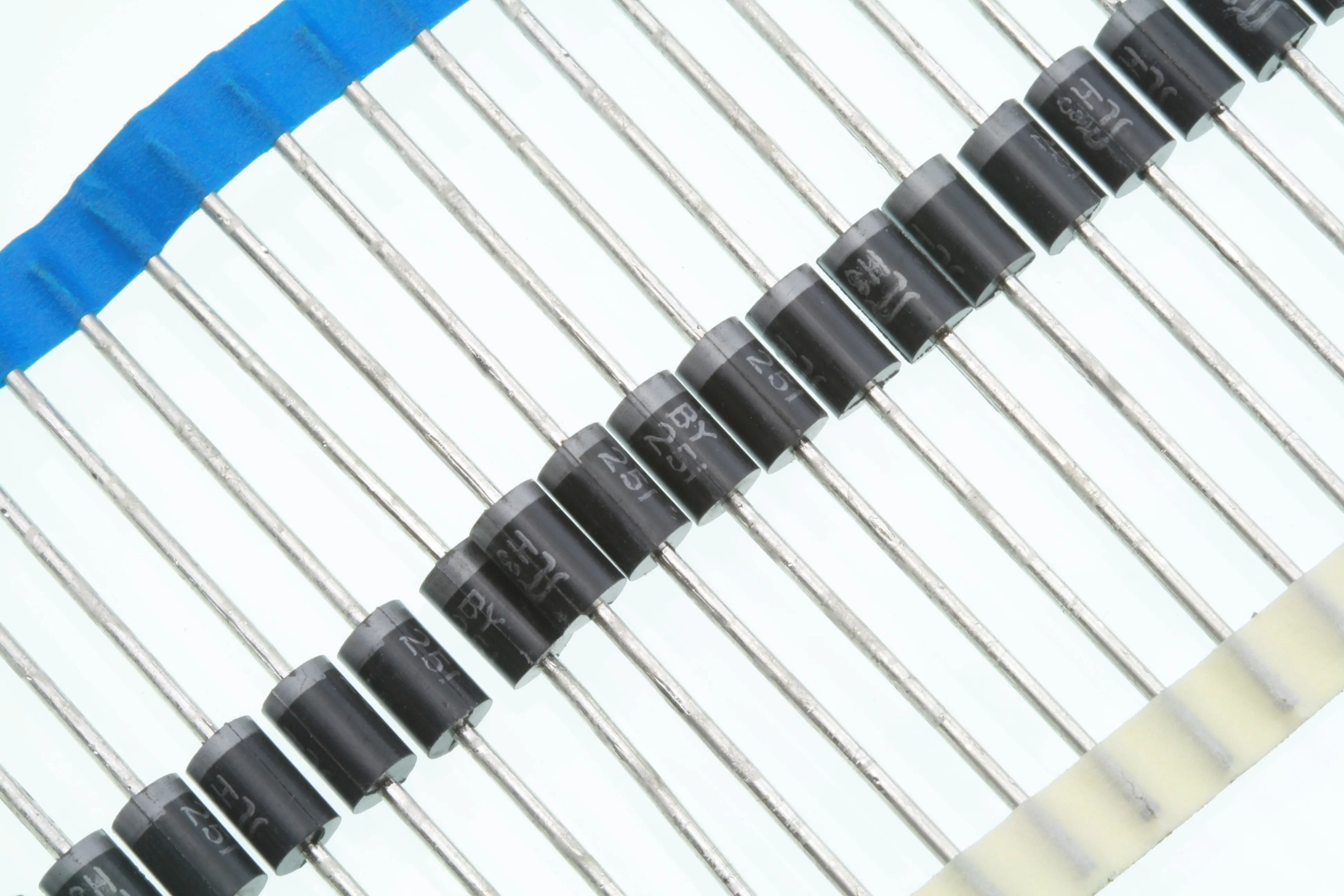 [78295] Si-Ensretter Diode 200V 3A Taped