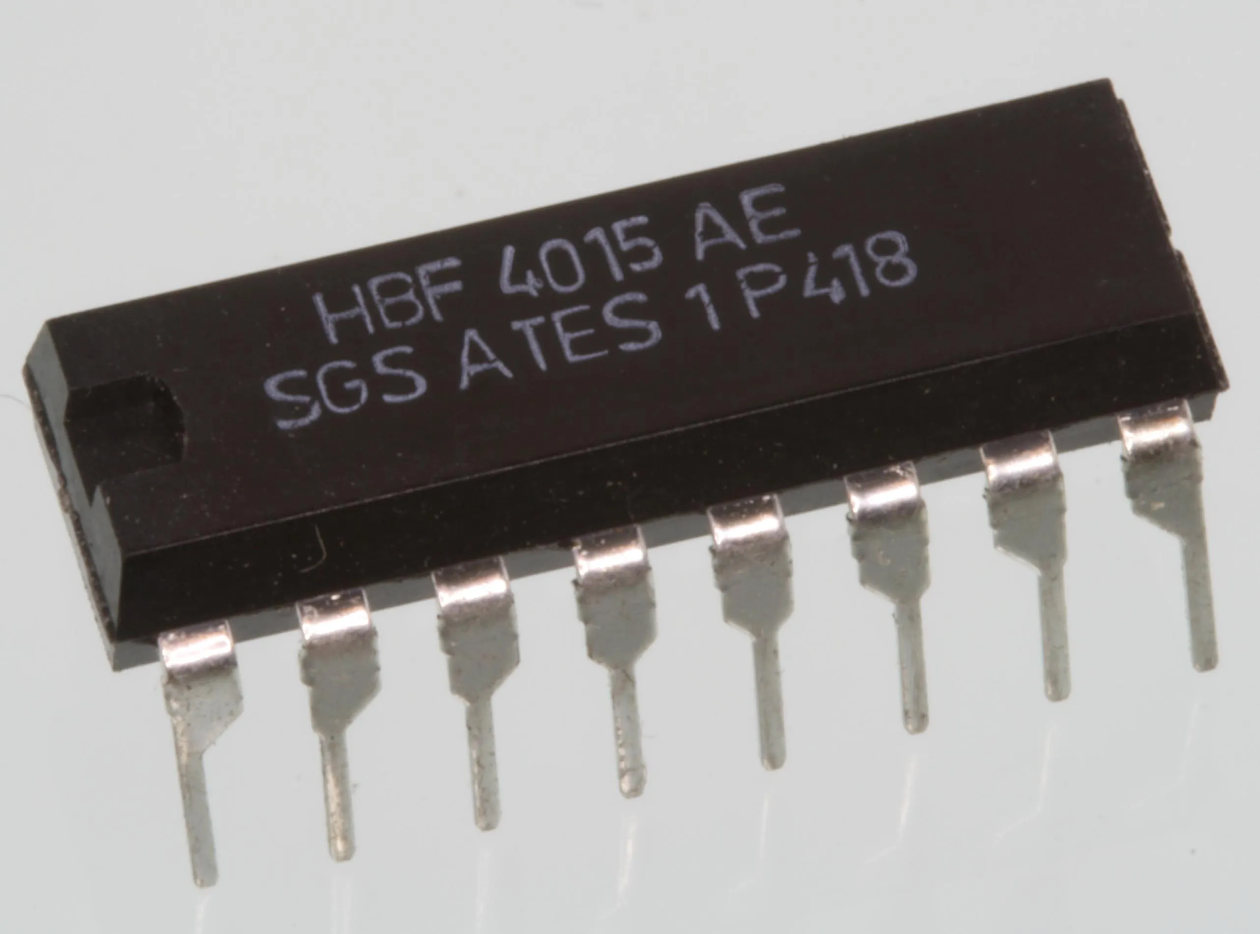 [79948] Dual 4-Bit Static Shift Register DIP-16