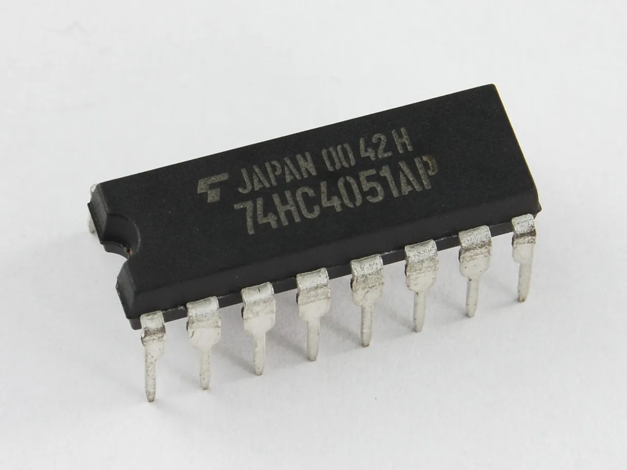 [80213] 8-channel analog multiplexer/demultiplexer DIP-16
