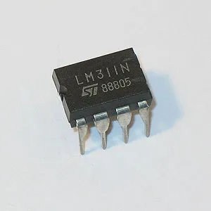 [81665] Comp +-18V 200ns DIP-8