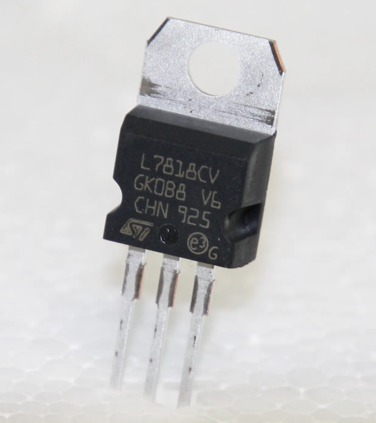 [81918] U-Reg +18V 1A TO220