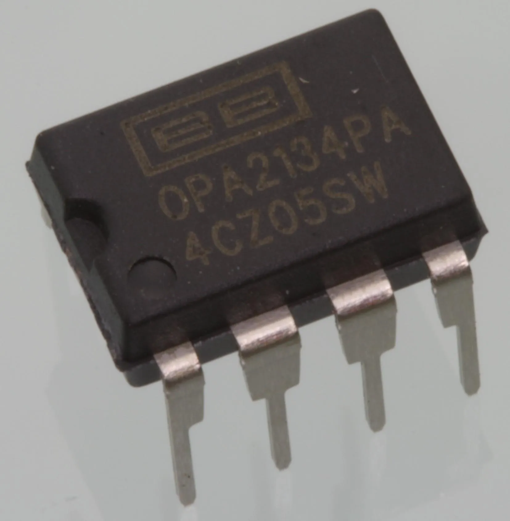 [82454] 2xOp-Amp Audio 8MHz 20V/us DIP8