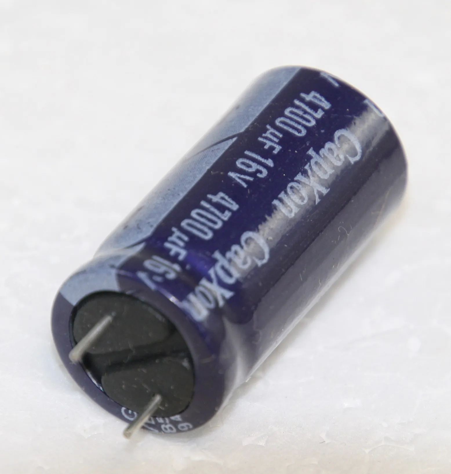 [85706] El-Capacitor 4700µF/16V 16x32 P7,5 Korte Ben