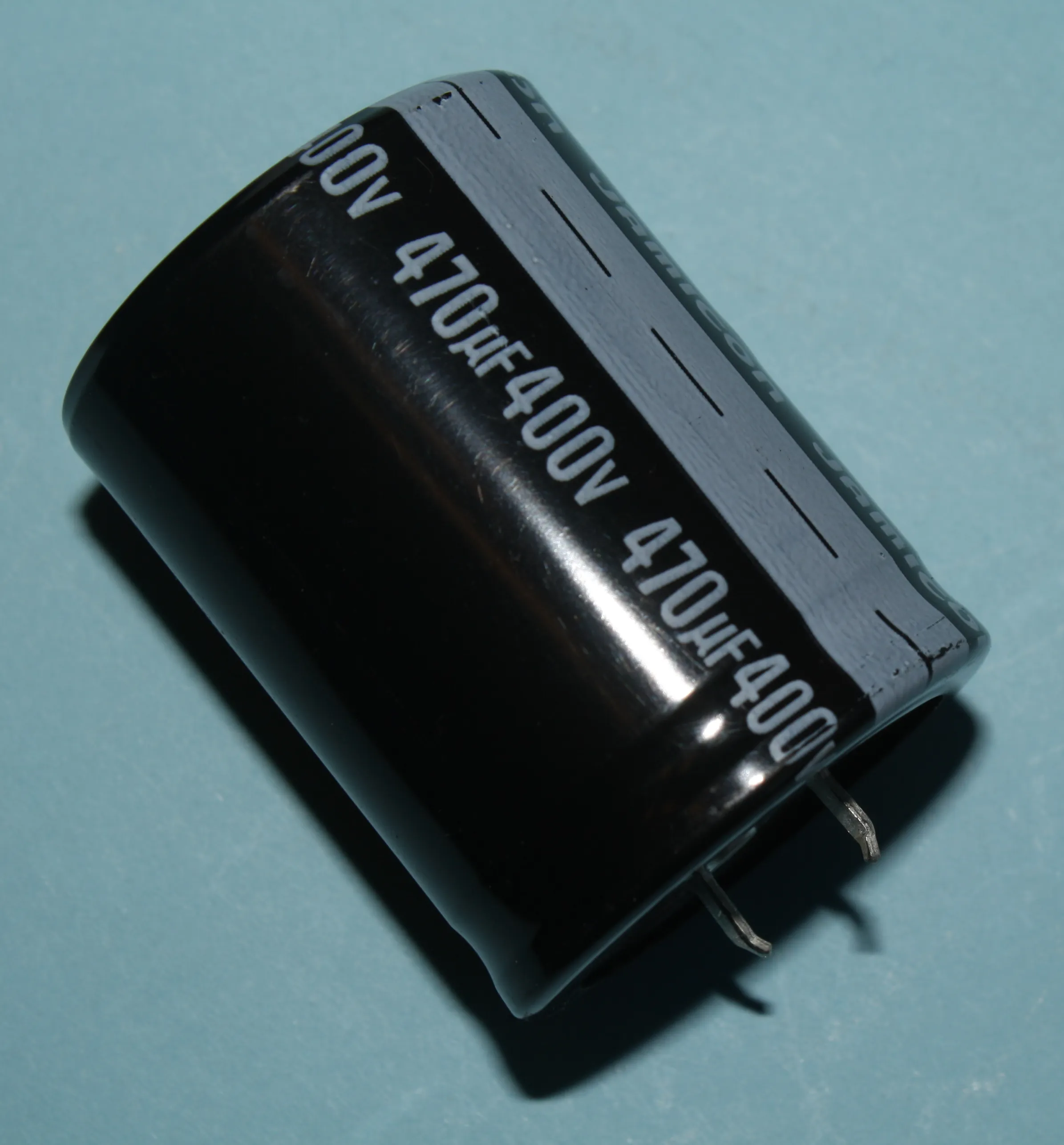 [85835] El-Capacitor 470µF/400V-P10-35x45mm. LPW471M2GQ45M