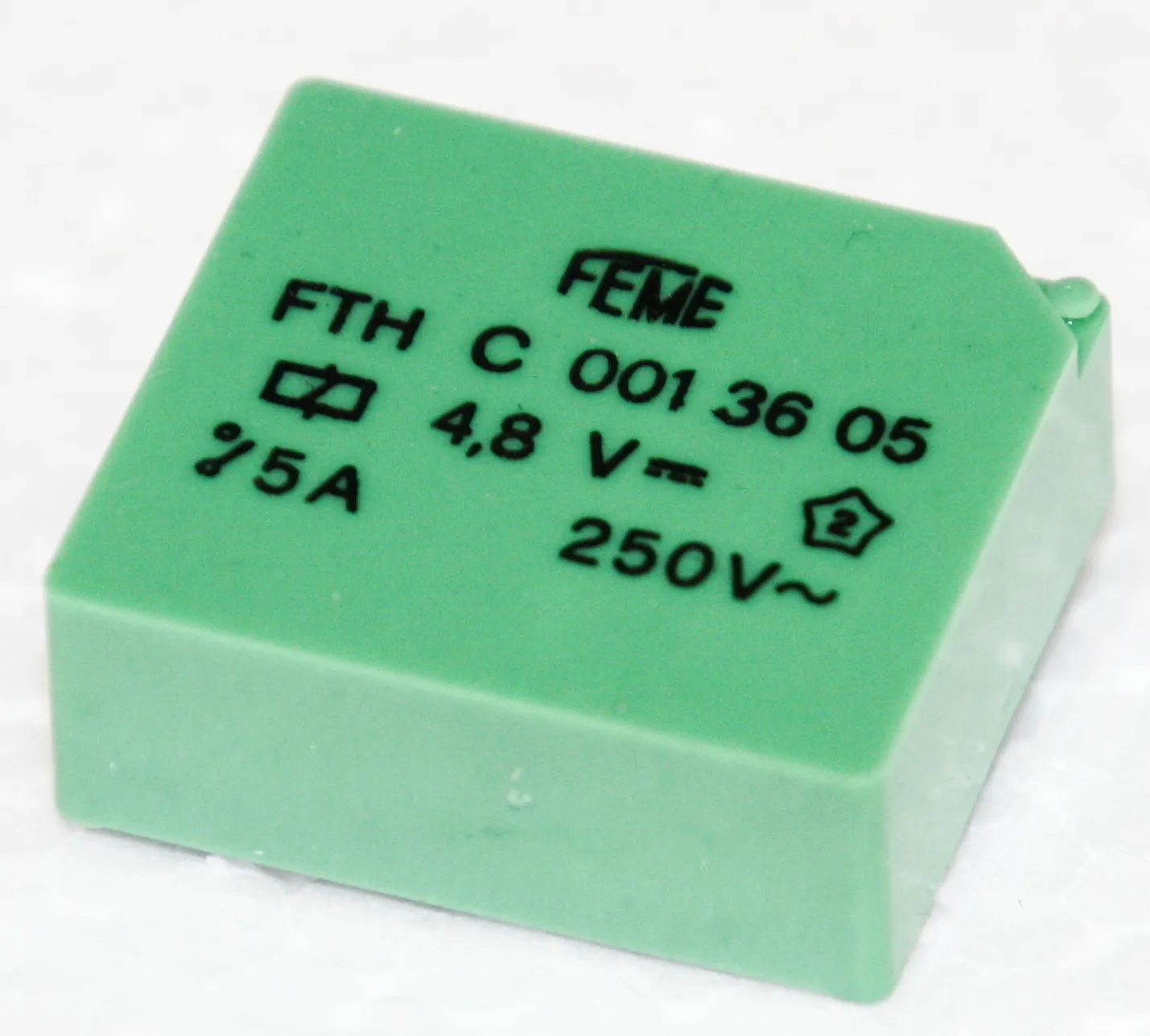 [110865] Relay SPDT 5A 4,8 47R Horisontal
