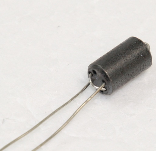 [111581] Ferritrør, med tråd Ø = 6,3 x 10,5mm - 6 HULS m. 2 viklinger 580R/v100MHz