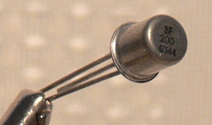[121221] NPN FM/VHF-in 30V 20mA 130mW 650MHz TO18
