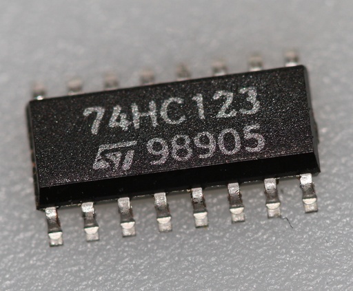 [121312] Dual retriggerable monostable multivibrator with clear SO-16