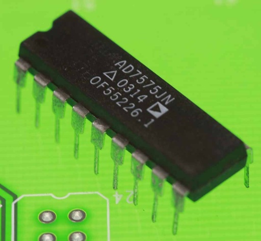[128669] LC2MOS 5 us 8 Bit ADC with Track/Hold DIP-18