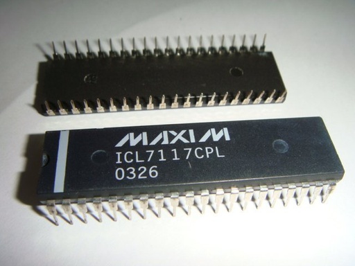 [130001] 31/2 Digit/ LCD/LED Display/ A/D Converter with Display Hold DIP-40