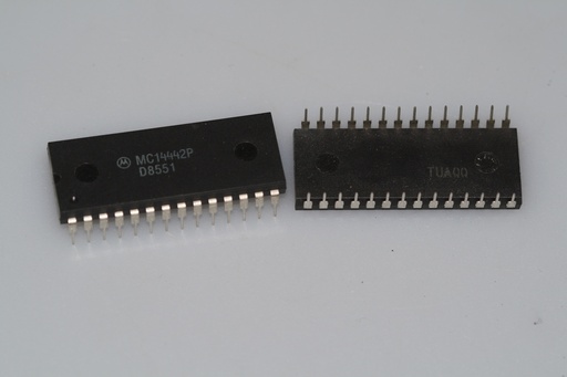 [131342] 8-BIT A/D CONVERTER WITH PARALLEL INTERFACE DIP-24